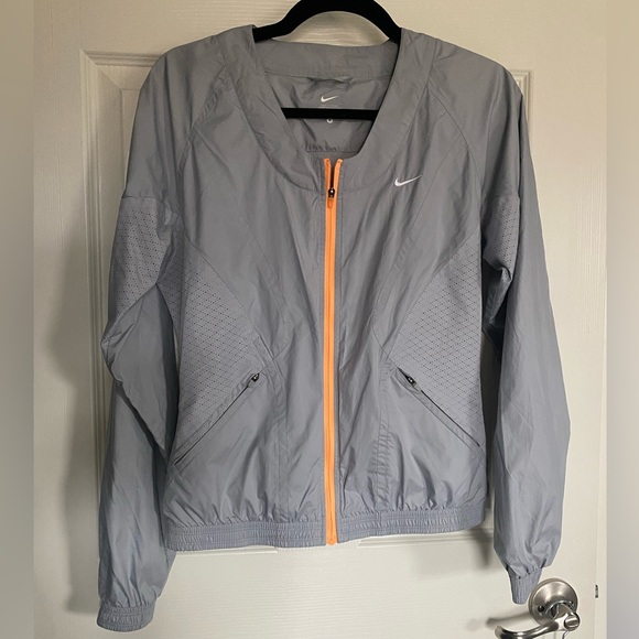 Nike Women’s sporty windbreaker zip-up jacket size small - Picture 9 of 9